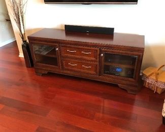 Flat screen TV stand 