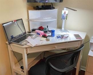 Corner desk