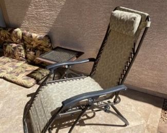 Sunbrella Textured Zero Gravity Reclining Sun Lounger folding chair		
