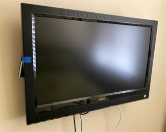 Vizio vo32l hdtv10a 32 inch hdtv with remote		
