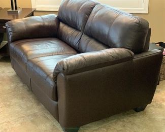 Palliser Dalia Karma Leather Loveseat Sofa/Couch SP Walnut	35x60x36in	HxWxD
