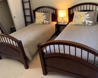PAIR (2) Bed Set Coaster Twin Beds/Bunkbed	46x43x82in	HxWxD