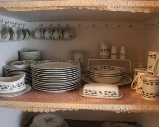 Fine China Japan Holiday Set 