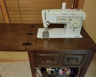 Singer sewing machine & cabinet