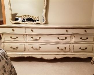 4 Pc. Queen Mid Century Bedroom Set