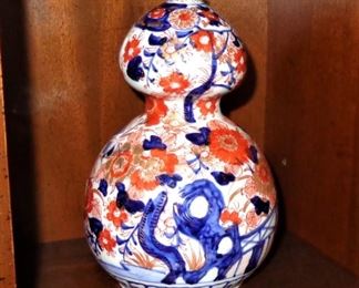 Imari double gourd vase; late 19th C.