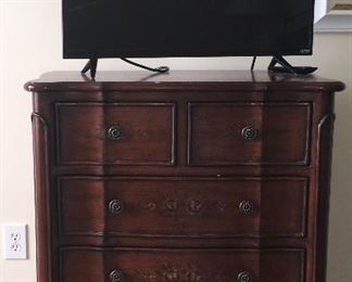 Vizio flatscreen tv; dresser
