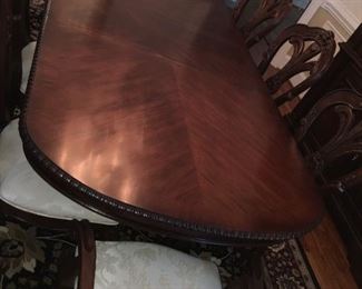 Bernhardt dining table, 6 side chairs and 2 arm chairs