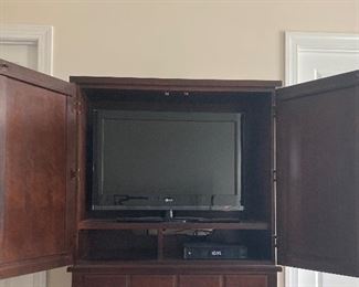Alternate view of Armoire w/LG 32" TV