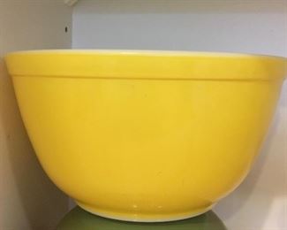 Vintage Pyrex #8 mixing bowl