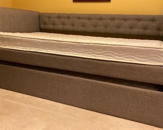 Tufted daybed with trundle