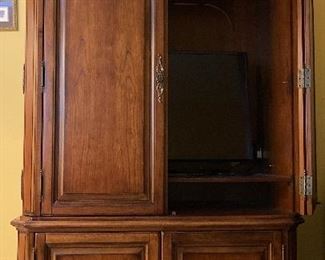 Armoire/Blanket cabinet