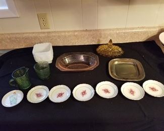 Assortment of Kitchen Items
