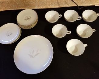 KAYSONS FINE CHINA ASSORTMENT OF PIECES