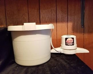 RIVAL Icecream Freezer