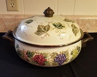 TABLETOPS UNLIMITED DUTCH OVEN