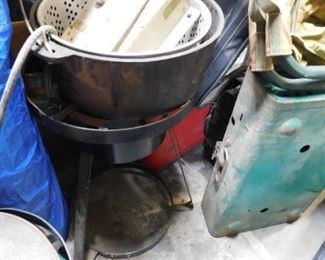 Cooker with Cast Iron Stew Pot