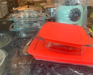 Clear Glass Pyrex dishes with lids