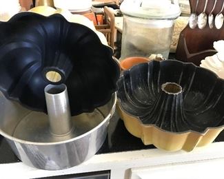 GROUP LOT of 3 Cake Pans -- $10
