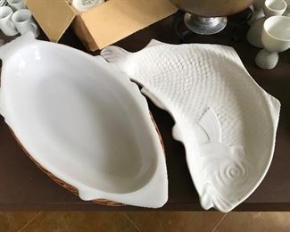 GROUP LOT of Fish Dishes (Glassbake serving bowl with basket, Ceramic Tray) -- $25