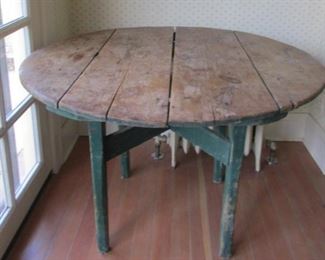 44 inch round primitive table