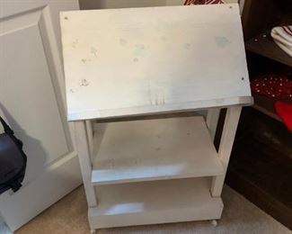 #46 White painted Podium on wheels 20x10x32T $30.00