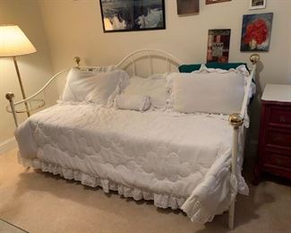 #36 Daybed w/Trundle White Metal w/brass Balls w/mattress $100.00