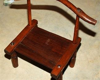 [11] ANTIQUE AFRICAN TRIBAL WOODEN CHIEFS CHAIR 