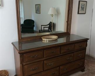 Dresser With Mirror