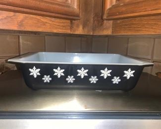 Vintage Pyrex - Black Snowflake