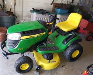 John Deere E130 riding mower