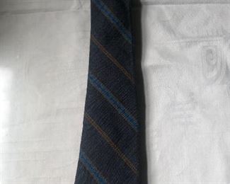 $55 Vintage Gucci Gray Linen and Silk tie 