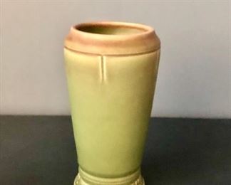 $165 Rookwood #1657 made 1911 vase with rounded body green matte with rose colored trim 8 inch H 