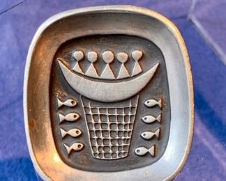 $24 Swedish Pewter Pin Tenn Linderholm stamped and signed.
Pin measures 1.5 x 2 inches
