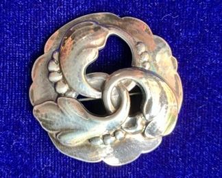 $545 Georg Jensen Brooch with leaves #20 Rare pin Designed By Georg Jensen
16.34g
