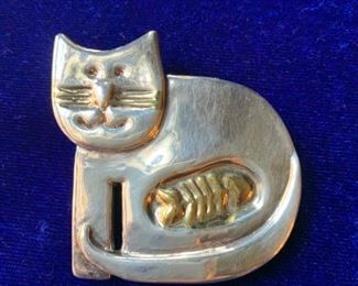 $26 Sterling Silver Cat pin  Stamped 925 and TS
27g
