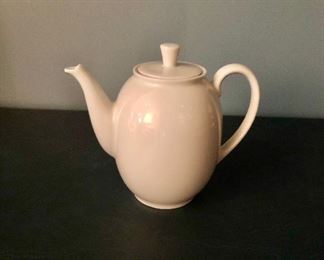 $20 Arzberg white porcelain tea pot 6.25”H