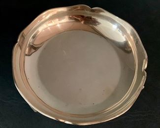 $245 Mexican sterling silver bowl  6.25 in diameter
210g
Stamped “mexico”; “sZs”;”925”