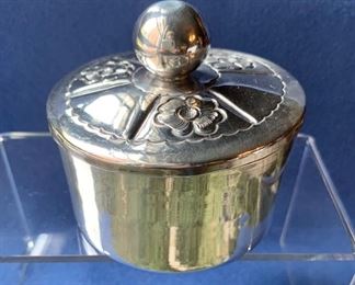 $170 Maciel Sterling Silver covered box Approx 3 in diameter
Lidded with flower motif
Approx 160g
