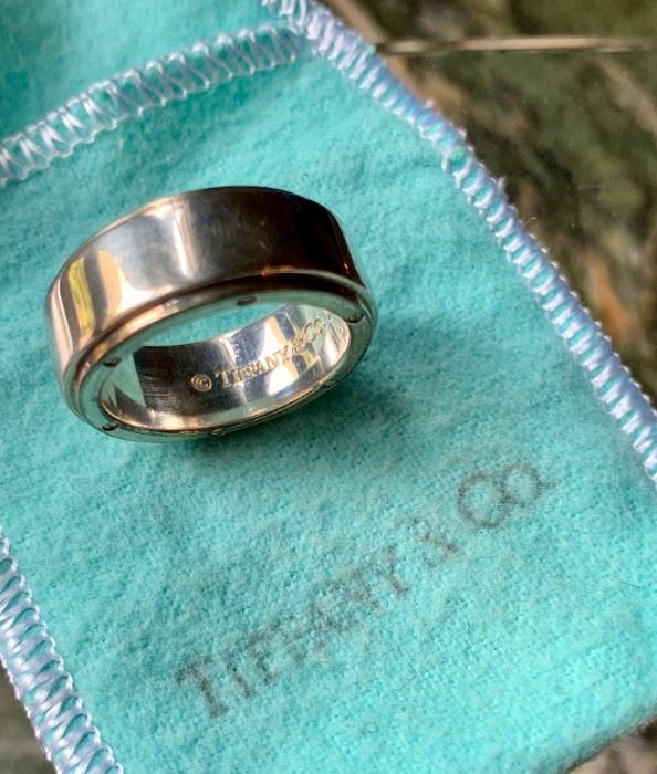 $170 Tiffany metropolis wide band ring Sterling Silver
Approx size 8