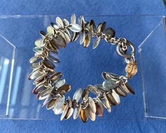 $98 Sterling Silver Robert Lee Morris Modernist bracelet 8 in with clasp
Made in Italy
Approx 46 g