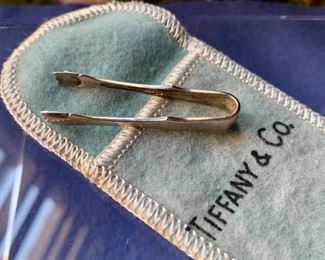 $100 Tiffany Sterling tongs 2” long
Approx 4.91g
Sold with bag
No monogram
