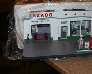 TEXACO GAS STATION  NEW IN BOX 