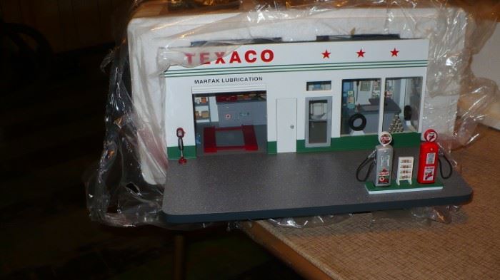 TEXACO GAS STATION  NEW IN BOX 