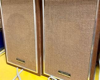 Vintage Realistic Speakers (103)