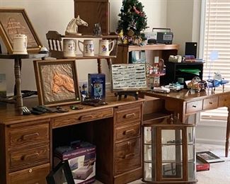 Desks office equip Hallmark items collectors
