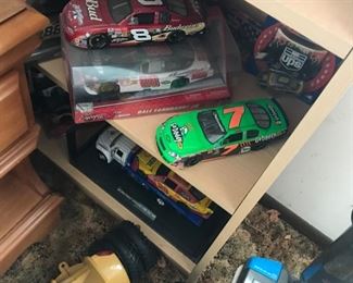 franklin mint 1:24 cars and other brands hundreds of cars available also 1:48 cars 