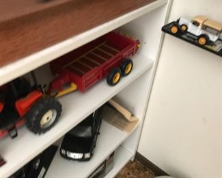 ertl farm models tractor plow and more! JOHN DEERE