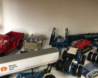 ertl farm models tractor plow and more! JOHN DEERE