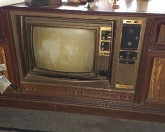 vintage TV Console for a cool repurpose